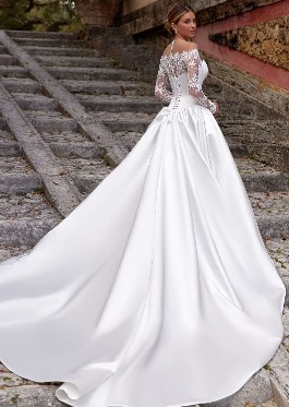 Як обрати ідеальну сукню для особливих подій: поради стилістів