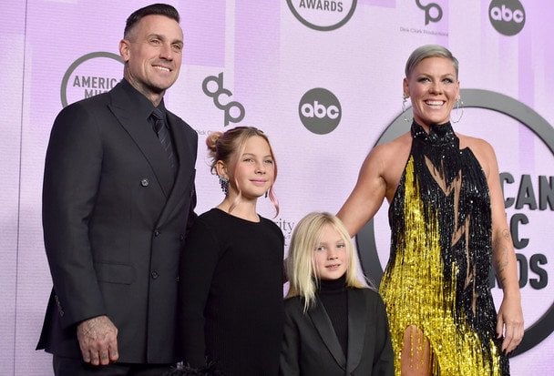 Співачка Pink з чоловіком і дітьми / © Associated Press