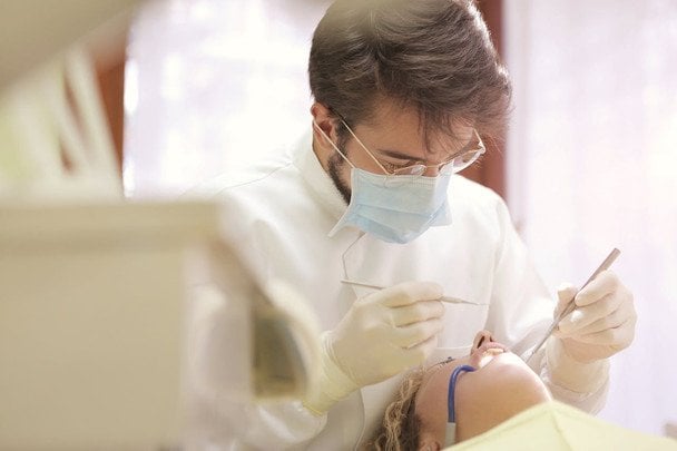 9 лютого в Україні і світі святкують Міжнародний день стоматолога / © pexels.com