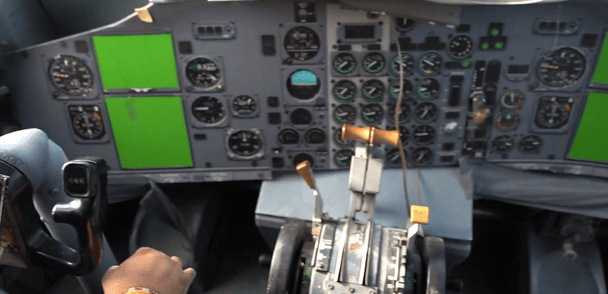 Кабіна пілота Boeing 737 / © скриншот з відео