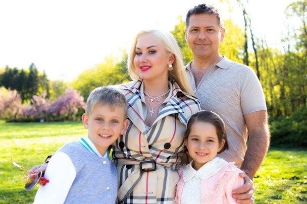 Катерина Бужинська з чоловіком і дітьми / © facebook.com/katyabuzhynskaya