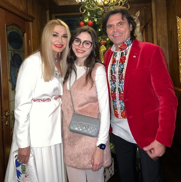 Ольга Сумська, Віталій Борисюк та їхня донька Ганна / © instagram.com/olgasumska