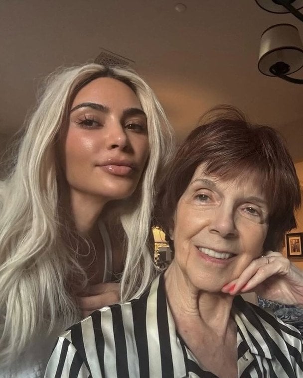 Кім Кардашян із бабусею / © instagram.com/kimkardashian